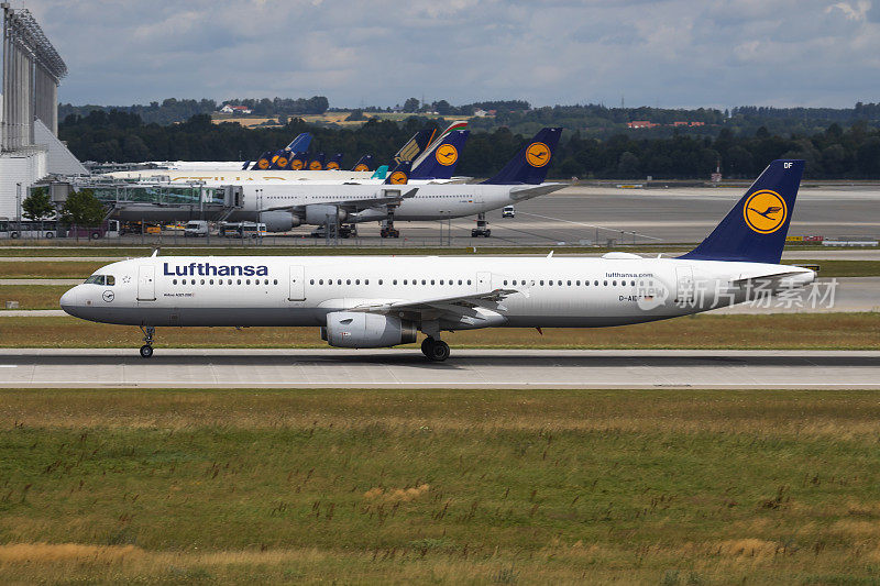 汉莎空中客车A321 D-AIDF客机在慕尼黑机场起飞